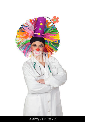 Medico indossando un clown isolati su sfondo bianco Foto Stock