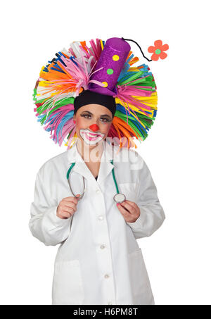 Medico indossando un clown isolati su sfondo bianco Foto Stock