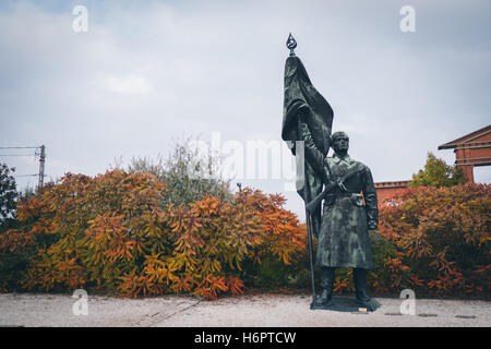 Soldato comunista statua Memento Park, Budapest. Foto Stock