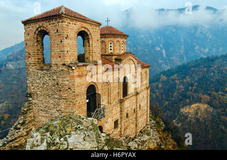 Santa Maria di Petrich chiesa di Asen della fortezza vicino a Asenovgrad, Bulgaria - uno dei più popolari attrazioni del paese Foto Stock