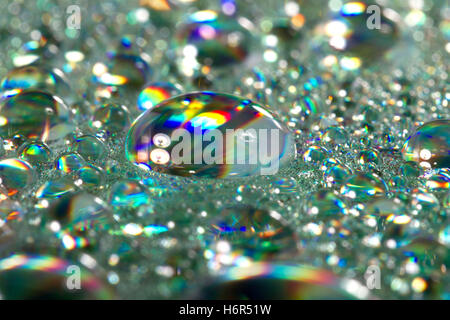 Chiudere blu calice di vetro tumbler beauteously bella bella macro close-up di ammissione macro vista ravvicinata colore liquido closeup Foto Stock