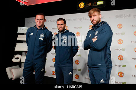 Manchester, Gran Bretagna. 31 ott 2016. Il Manchester United giocatori partecipare alla conferenza stampa durante la quale il Manchester United ha annunciato una partnership globale con Mlily ad annunziare la Premier League inglese del gigante sempre primo ufficiale di materasso e cuscino partner presso il suo Carrington addestramento complesso a Manchester in Gran Bretagna, il 31 ottobre 2016. Credito: Han Yan/Xinhua/Alamy Live News Foto Stock