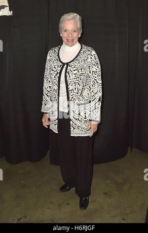 Los Angeles, Stati Uniti d'America. 30 ott 2016. Lee Meriwether a Stan Lee L.A. Fumetto condizionata theLos Angeles Convention Center. Los Angeles, 20.10.2016 | Verwendung weltweit © dpa/Alamy Live News Foto Stock