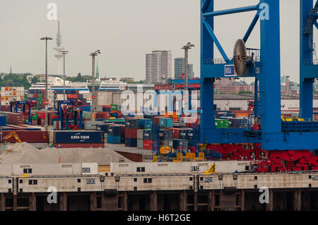 Vista dal container terminal Altenwerder di Amburgo Foto Stock