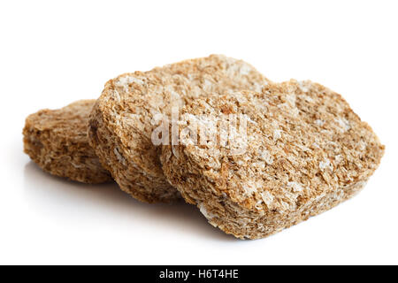 Tre di tutto il grano biscotti Colazione isolato su bianco in prospettiva. Foto Stock