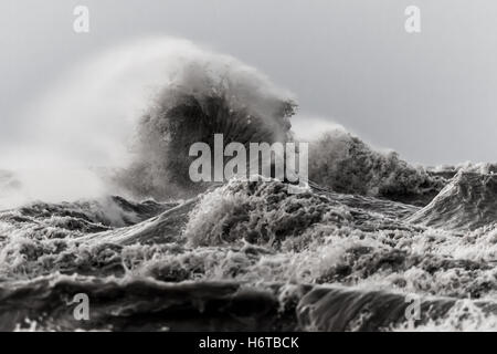 Ogni anno come il calendario si avvicina a novembre, i grandi laghi vanno da calma invitando i corpi di acqua turbolenta e ventoso. Foto Stock