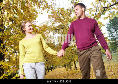 Donna Uomo gli esseri umani persone persone folk Umano human essendo ridere risate ridere twit risatina sorriso sorridente risate Foto Stock