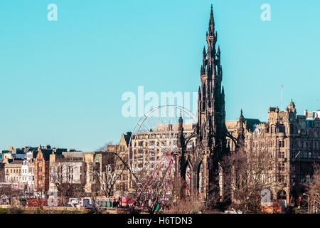 Foto di edifici e case in Princess Street, Edimburgo, Scozia Foto Stock