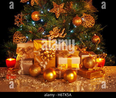 Holiday, Golden, tradizione, albero di natale, capodanno, sfere, presente, Foto Stock