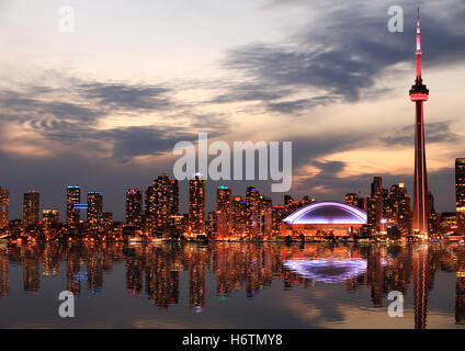 Toronto skyline al tramonto, Ontario, Canada Foto Stock