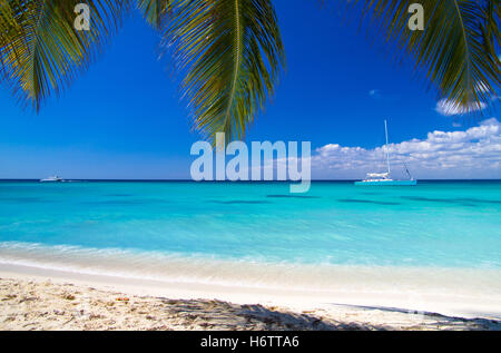 Blu beauteously bello bello orizzonte di viaggio pietra vacanze vacanze vacanze vacanze cielo paradiso del turismo al tramonto Foto Stock