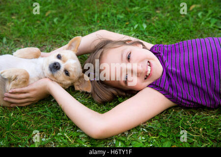 Gli esseri umani gli esseri umani persone persone folk Umano human essendo ridere risate ridere twit risatina sorriso sorridente risate laughingly Foto Stock