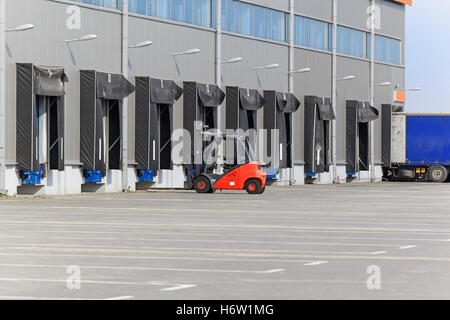 Moderna industria di modernità industriale il trasporto del traffico di nuova porta di ingresso porte i rapporti aziendali trattare transazioni aziendali Foto Stock