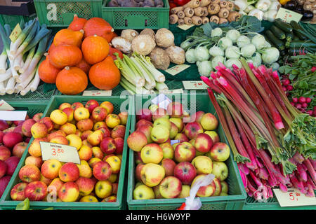 Le mele e le verdure Foto Stock