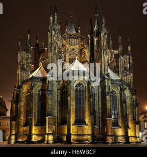 Torre beauteously bello bello viaggiare religione storica chiesa tempio città città arte cultura invernale famosa cupola della cattedrale Foto Stock