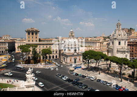 Piazza del Campidoglio piazza con la Chiesa di Santa Maria di Loreto e la Chiesa Santissimo Nome di Maria, la Chiesa della Santissima Foto Stock