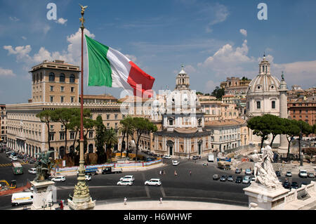 Piazza del Campidoglio piazza con la Chiesa di Santa Maria di Loreto e la Chiesa Santissimo Nome di Maria, la Chiesa della Santissima Foto Stock