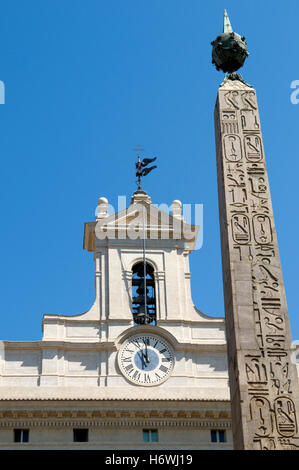 Obelisco e Palazzo di Montecitorio palazzo in Piazza di Montecitorio piazza Roma, Italia, Europa Foto Stock