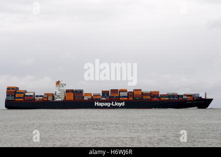 Hapag-Lloyd Container nave al largo, North Sea Resort a Cuxhaven, Bassa Sassonia Foto Stock