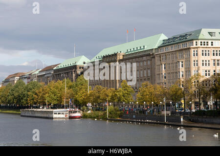 Hapag-Lloyd basandosi sulle rive del lago Alster, Amburgo Foto Stock