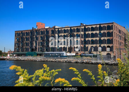 Negozi vecchio edificio, ora Fairway Market, Red Hook, Brooklyn, Stati Uniti d'America, Foto Stock