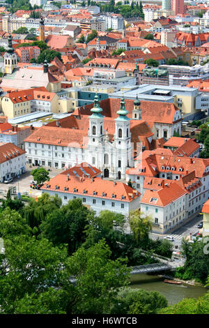 Costruzione casa torre chiesa di viaggio dal paese Austria Europa costruzione di stile architettonico architettura di stile durante il giorno Foto Stock