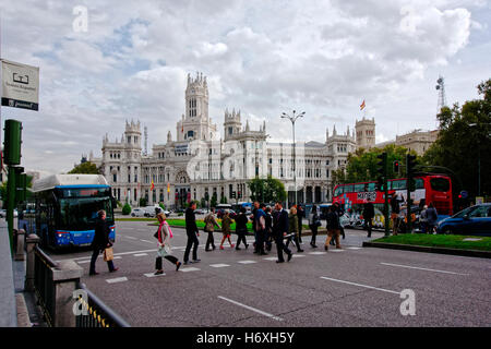 MADRID, Spagna - 25 ottobre 2016: Palazzo di Cibeles, Comune di Madrid nell'emblematica piazza Cibeles a Madrid, Spagna. Foto Stock