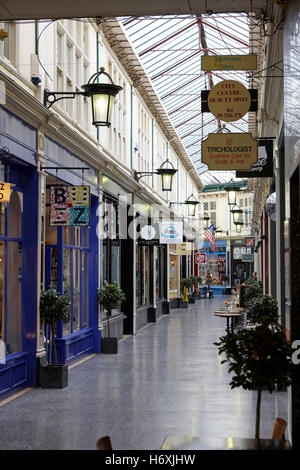 High street shopping arcade quarto castello Cardiff Galles Regno Unito Foto Stock