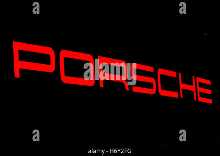 Das Logo der Marke "Porsche", Berlino. Foto Stock