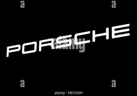 Das Logo der Marke "Porsche", Berlino. Foto Stock