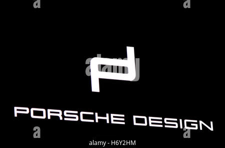 Das Logo der Marke 'Porsche Design', Berlino. Foto Stock