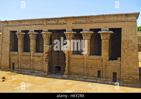 L'antico tempio di Khnum di Esna è la pietra miliare notevole dell'Alto Egitto. Foto Stock