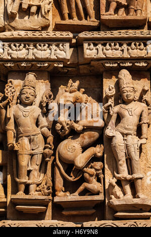 Celebri sculture dei templi di Khajuraho, India Foto Stock