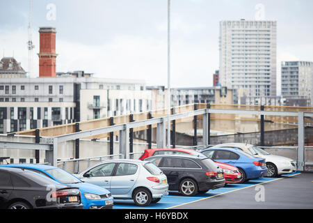 Manchester parcheggio NCP New Bailey Street carl parcheggio design esterno piuttosto segno dell architettura oro bande di colore nuovo Foto Stock