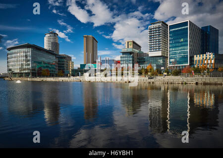 Salford Quays mediocrità bbc Manchester architetture bbc northern HQ docks area di rigenerazione esterna complessi bu Foto Stock