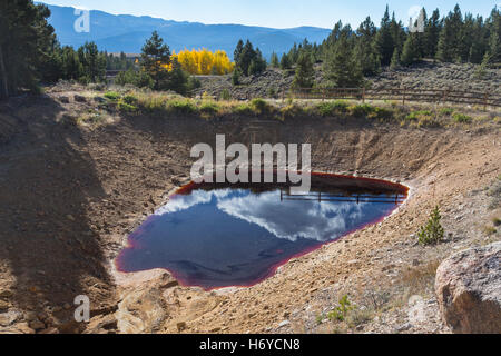 Denver, Colorado - il drenaggio da vecchie miniere nella storica Denver distretto minerario. Foto Stock