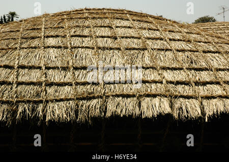 Close-up di dettaglio con il tetto di paglia con tetto di paglia case. seongeup folk village. jeju. sth COREA Foto Stock