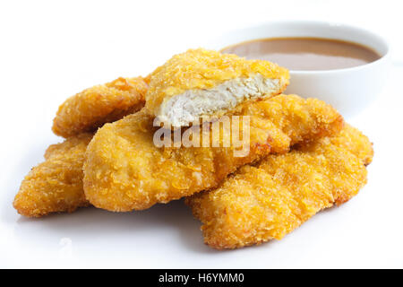 Golden Fried Chicken strisce su bianco. Con curry dip. Foto Stock