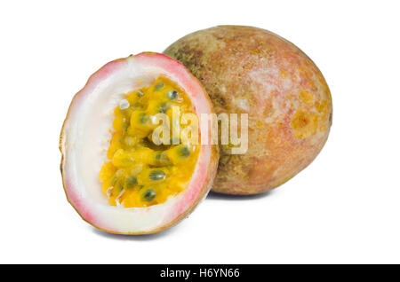 Il frutto della passione (denominato anche come Passiflora edulis, granadilla in spagnolo, granadille in francese, maracuja in portoghese, passione fru Foto Stock