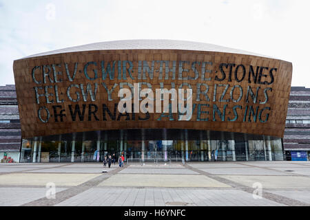 Wales Millennium Centre per la Baia di Cardiff Galles Regno Unito Foto Stock