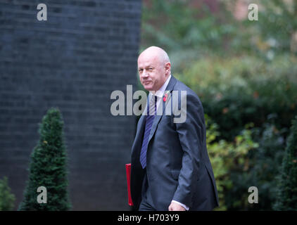 La Gran Bretagna è il lavoro e le pensioni Segretario,Damian Green,arriva per una riunione del gabinetto al 10 di Downing Street Foto Stock