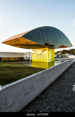 Oscar Niemeyer museo. Curitiba, Parana, Brasile. Foto Stock