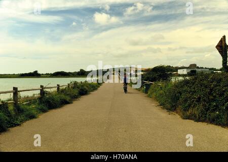 Vecchia pedonale ponte a pedaggio in Shoreham-By-Mare, Inghilterra oltre il Fiume Adur. Foto Stock