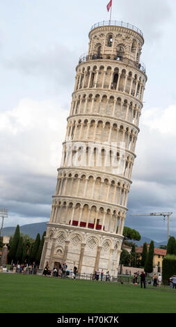 Alla famosa Torre Pendente di Pisa Pisa , città della Toscana, Italia centrale Foto Stock