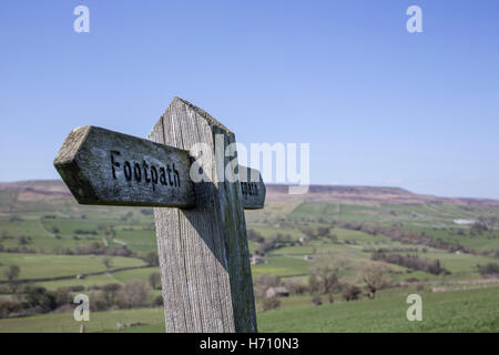 Cancelli e sentieri in Coverdale, Yorkshire Dales Foto Stock