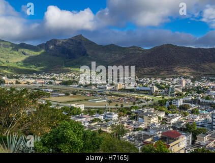 Punto di vista guardando sopra la città di Port Luis e dagli Champs de Mars racecourse, Port Luis, Mauritius Foto Stock