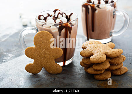 Cioccolata calda con marshmallows e cookie Foto Stock
