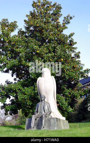 Statua di Calouste Gulbenkian & dio falco Horus Foto Stock