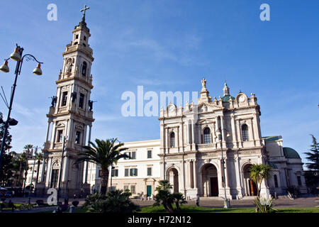 Basilica del Santuario di Nostra Signora del Rosario, il Santuario della Madonna del Rosario di Pompei moderna, architetti Antonio Cua e Foto Stock