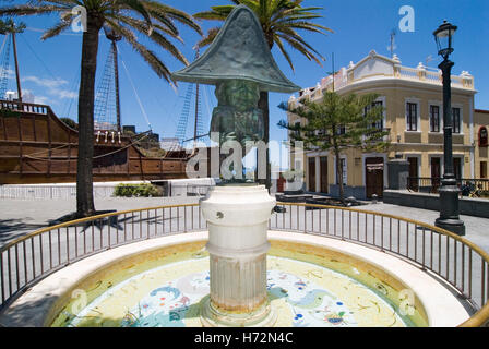 Fontana scultura e Museo Navale museo navale a Santa Cruz de La Palma sull'isola delle Canarie di La Palma, Spagna, Europa Foto Stock